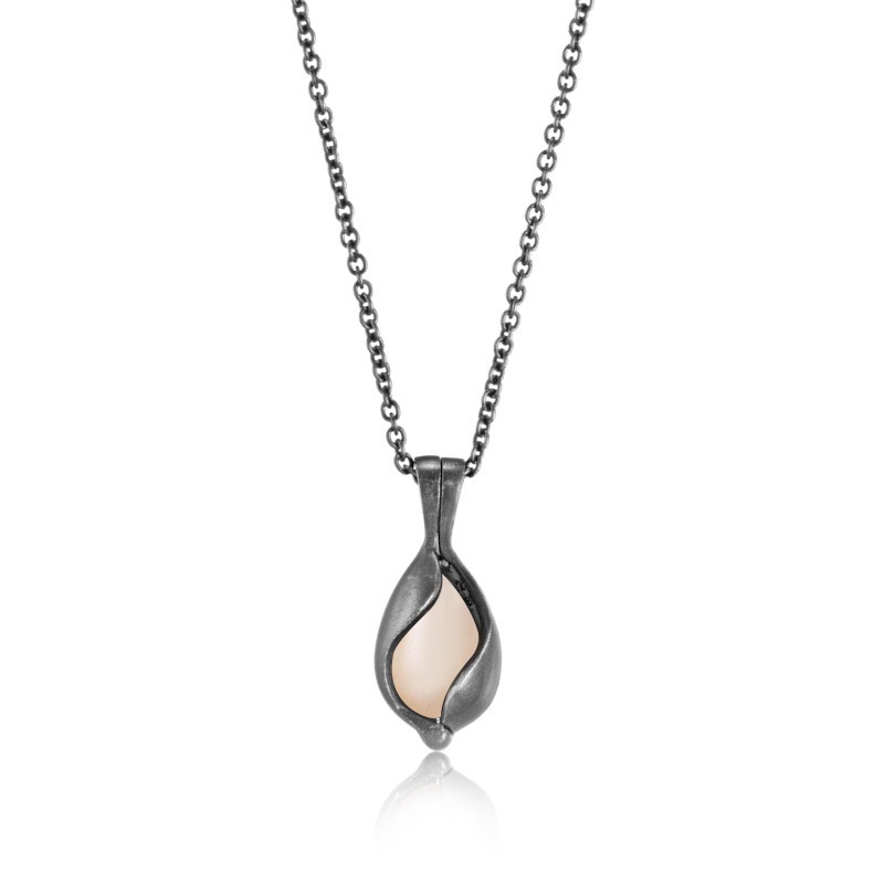 Lille Oxideret Smykke Med Fersken Calcit