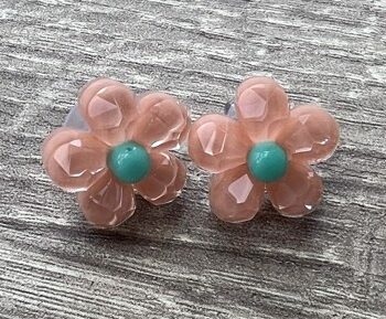 ørestikker Lys Peach Blomster Facet Slebet Med Teal Midte