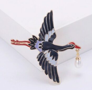 Broche Flyvende Stork Med Livets Gave Perle
