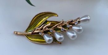 Broche Perleblad Grønt Blad Med Væld Små Perler Sten