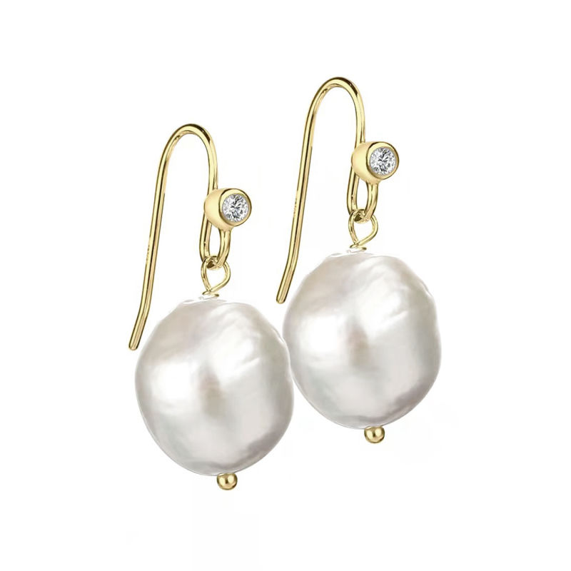 Betsy Pearl Earrings Golden