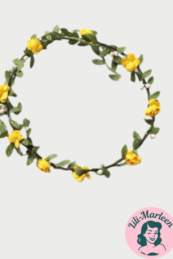 Blomsterkrans Med Små Solgule Roser Perler Bladranke