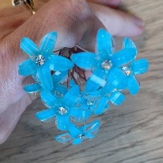 Hårnåle Med Små Blå Blomster Med Glitrende Sten Stk