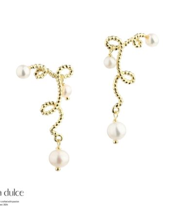 Swirl Love Stud  Golden