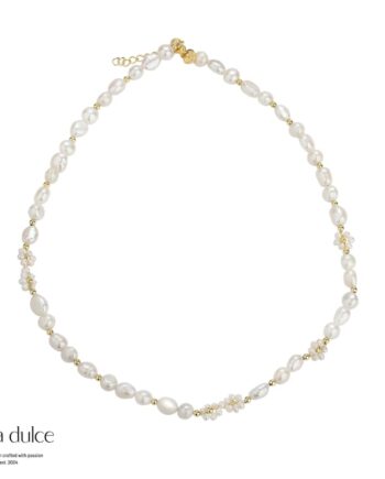 Wonderful Daisy Necklace  Golden